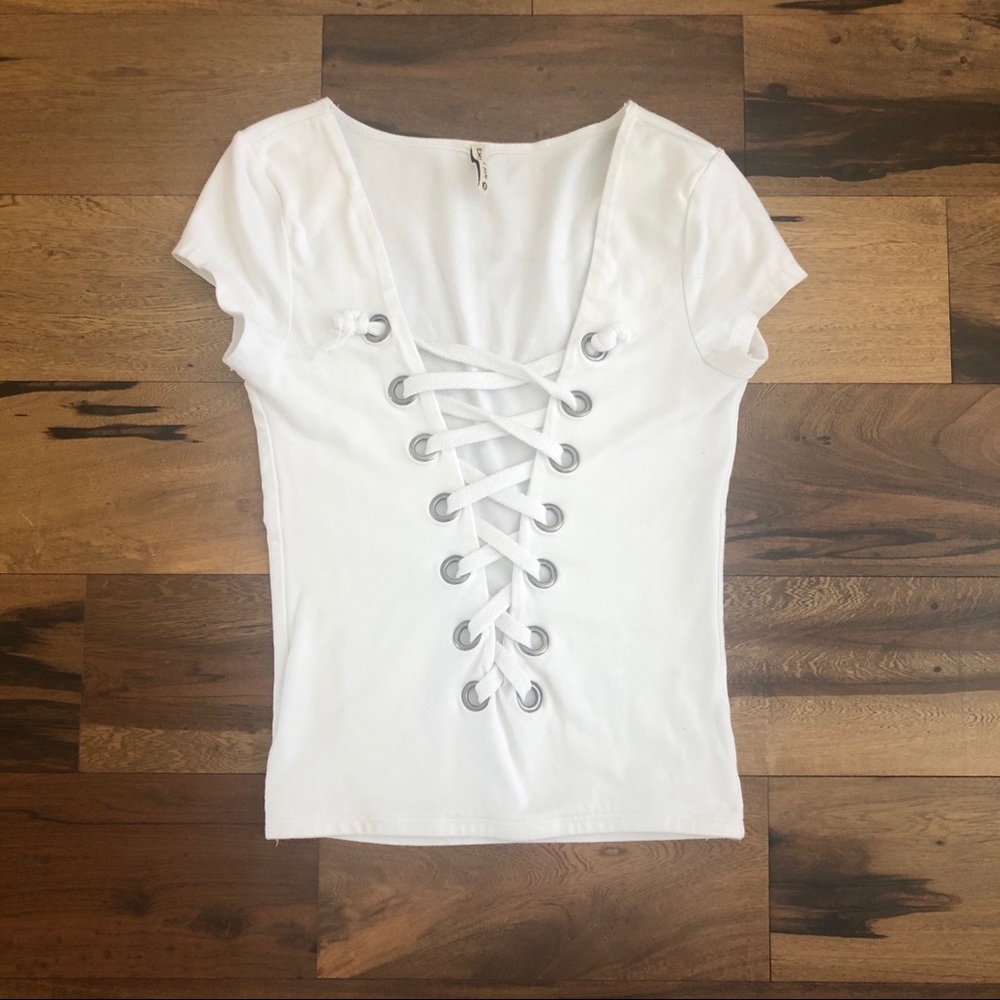 LF Emma & Sam White Lace-Up Deep V-Neck Top📷